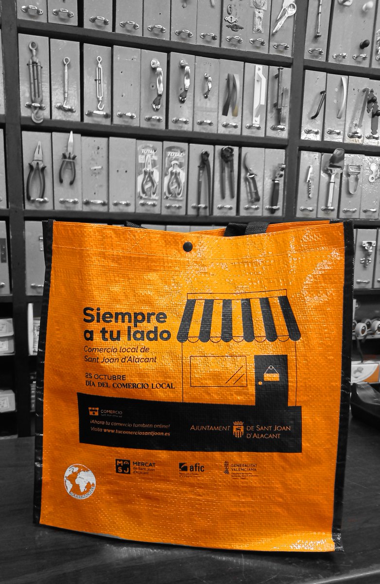 Buenos días!
Hoy es el #DíadelComercioLocal.🐶📚👙💐🛠️
Y junto a los compañeros comerciantes, os invitamos a conocer los productos que necesitáis en el día a día, los comercios donde podéis encontrarlos  y a los comerciantes que os pueden dar los consejos en vuestras compras. 🛍️