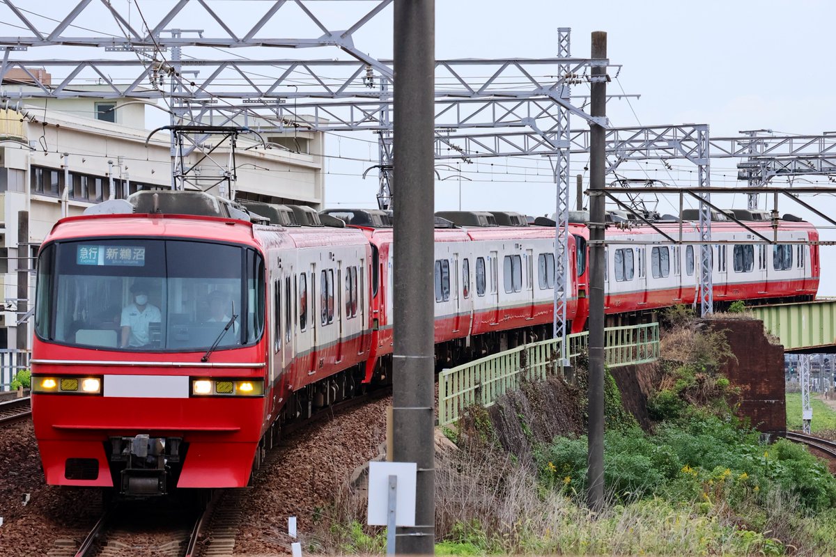 1473Aレ 急行新鵜沼 1808F+1807F+1805F
←ト方
#meiun

所定1800+1800

1800系3重連初めて見た&amp;撮れた😆
ここで撮るのも初めてで構図がわからない🤣