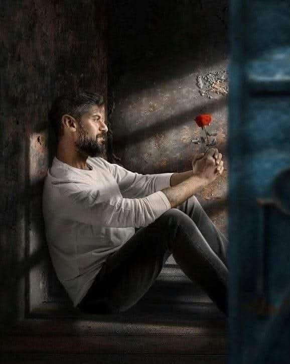 तवज्जो की कमी में जान जाती है कभी-कभी,
फ़क़त पौधे नहीं, इंसाँ भी सूख जाते हैं।