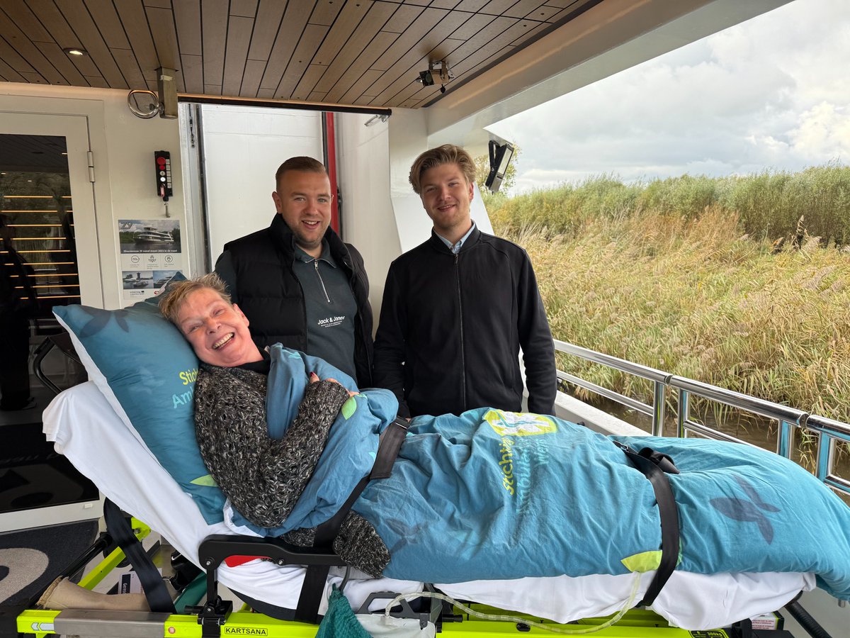 Met een grote glimlach varen door de Biesbosch. Ook vandaag helpen wij acht immobiele en/of terminale patiënten met het vervullen van hun laatste wens.