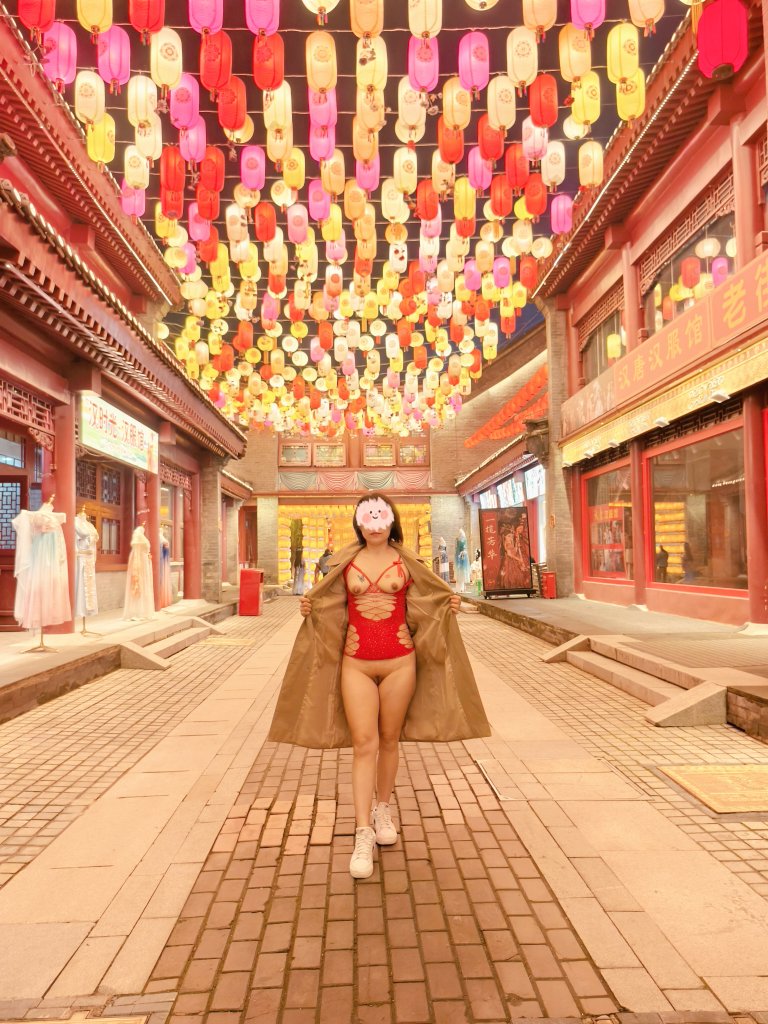夜探老街😍😍😍
         声明：本人只此号发帖，其余皆是冒充，别无任何分号，谨防受骗 https://t.co/8ieY5YEKog