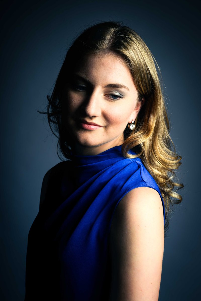 🇧🇪 Happy birthday to Princess Elisabeth who turns 24 today! Isn't she gorgeous? I love this new portrait by Bas Bogaerts.