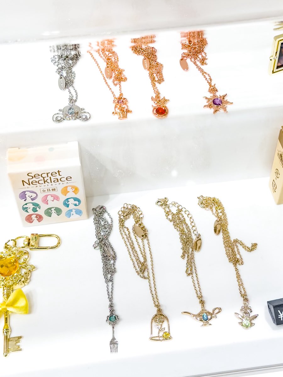 ディズニープリンセスネックレス 全8種類！ 「ディズニーストア」 ディズニープリンセスシークレット
