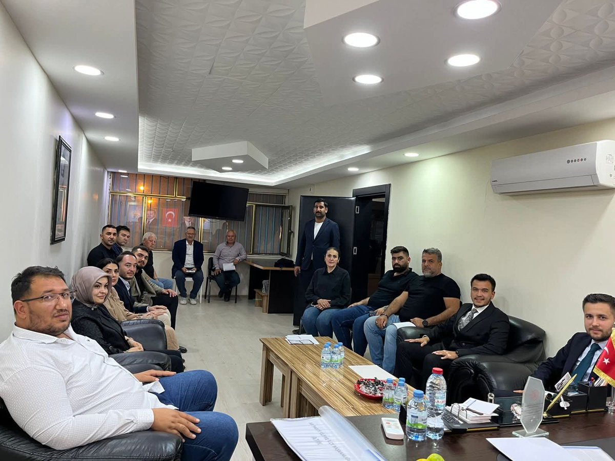 İl Gençlik Kolları Başkanımız Sn.Ahmet Karagöz ve beraberindeki heyet,İlçe Başkanımız Sn.Mehmet Emin Kurt ve İlçe Teşkilatımızı ziyaret etmişlerdir. 
Nazik ziyaretlerinden ötürü İl Gençlik Kolları Başkanımıza teşekkür ederiz.