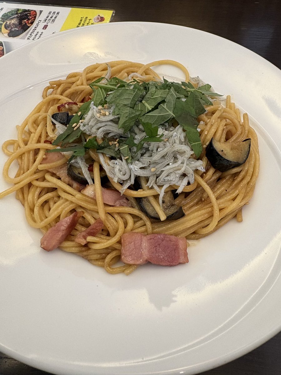 今日まかないで作ったパスタ
提供する時は大葉もっと綺麗に切るつもり