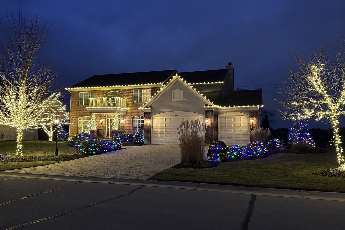 rewsdgrhrt200's tweet image. This glow was made possible with our factory-made LED Christmas lights — trusted by professional installers everywhere. #ChristmasLighting #BeforeAndAfter #LEDStringLights #LightingProjects #OutdoorDecor #SolunixLite