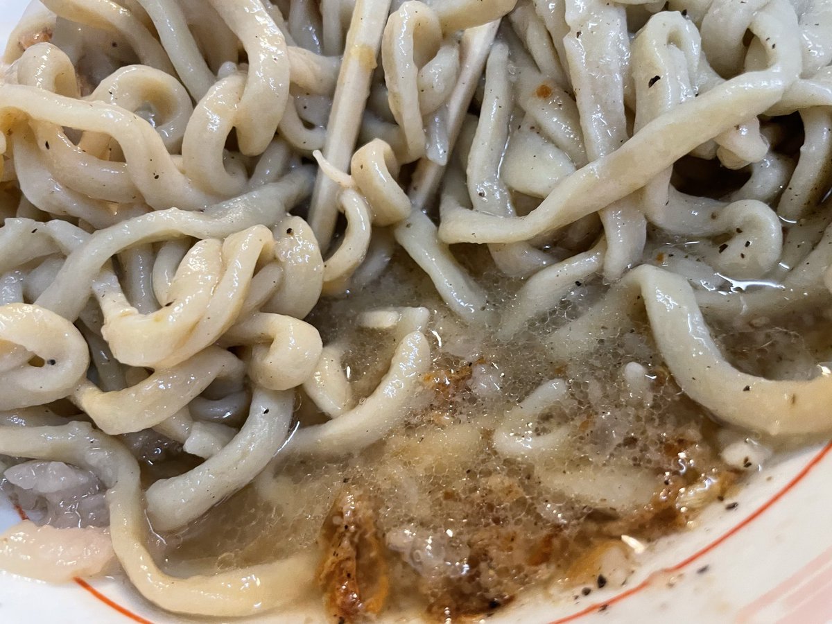 cowabungaJapan's tweet photo. 栃木県真岡市長田
ジラフ
限定汁なし塩ver
味付うずら
生卵
17:33開店待ち6
18:21着丼18:29ゴチ
塩アブラヤバいウマサ
足踏みで鍛えたジラフ麺に絡む
ブラックペッパー香る
とろみのある塩ダレに
フライドオニオンが甘味のアクセント
結構パンチありした
須賀さん涼平くん
最高ゴチ
#MATCHSTICKSPIT https://t.co/5Mvy6Ggyap