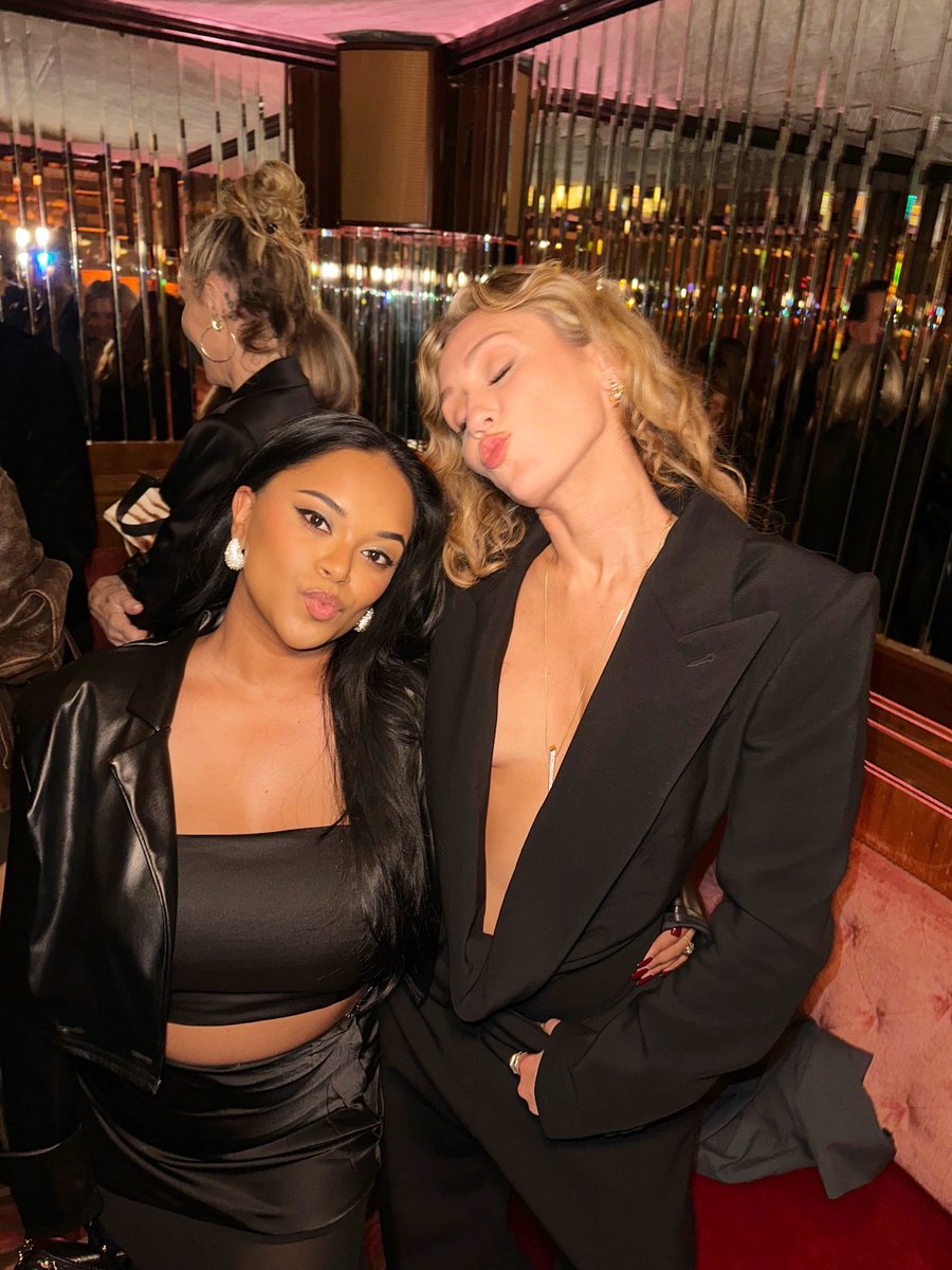 Miley Cyrus Fashion tweet media