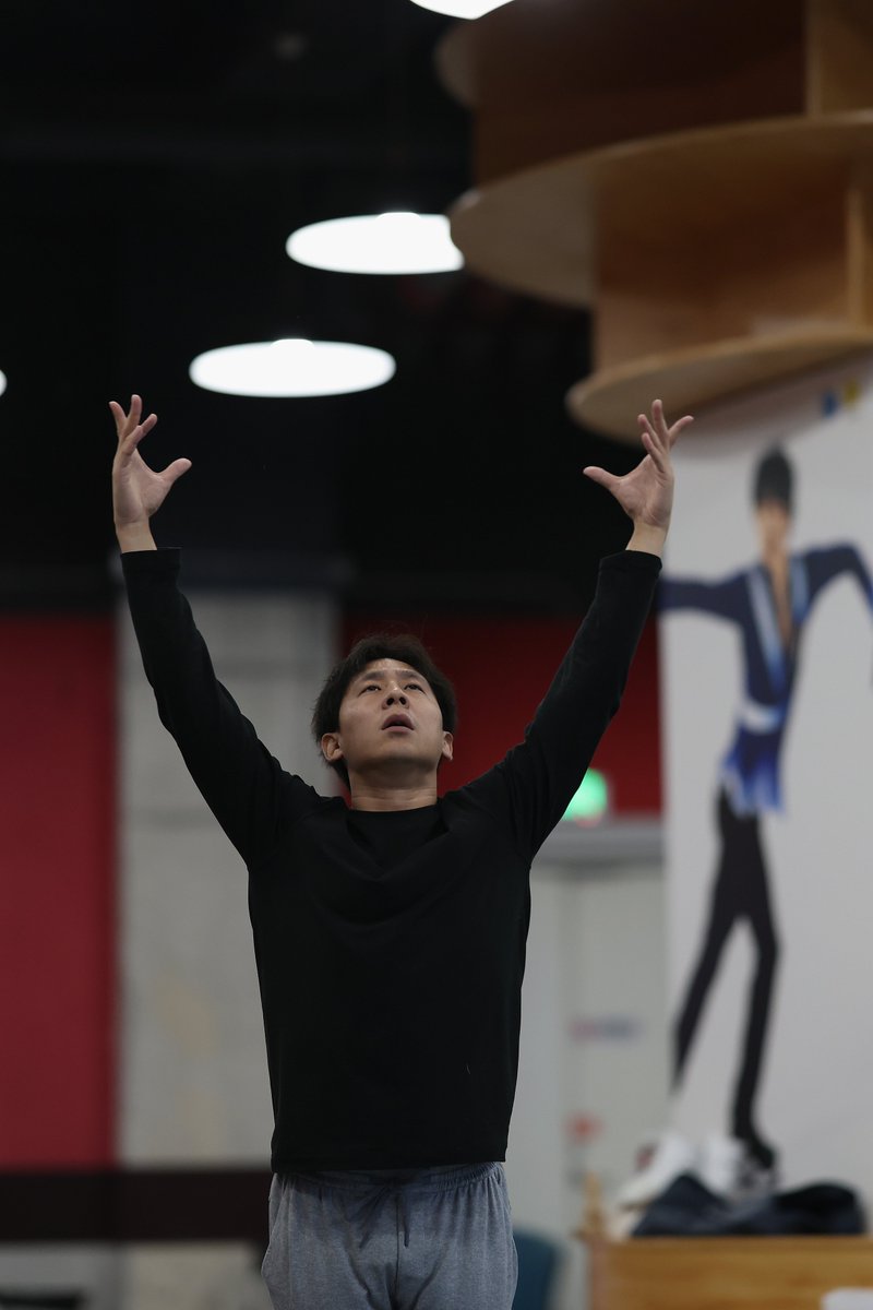 CGTNSportsScene's tweet photo. ⛸️📸 ISU Grand Prix #CupOfChina

🇨🇳 Sui Wenjing &amp; Han Cong warm up for the Free Skate.

They Chinese duo currently sit third with 72.45 points after the Short Program.

#FigureSkating #GPFigure #SuiHan https://t.co/K7RoMDH6LI