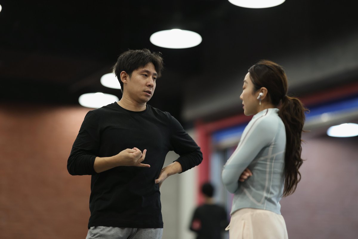 CGTNSportsScene's tweet photo. ⛸️📸 ISU Grand Prix #CupOfChina

🇨🇳 Sui Wenjing &amp; Han Cong warm up for the Free Skate.

They Chinese duo currently sit third with 72.45 points after the Short Program.

#FigureSkating #GPFigure #SuiHan https://t.co/K7RoMDH6LI