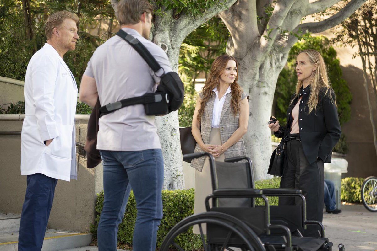 What2Vue's tweet image. Grey’s Anatomy - NEW PHOTOS! 📸
S22E04 - Goodbye Horses
See - what2vue.com/abc/greys-anat…
#GreysAnatomy #ABC #Photos