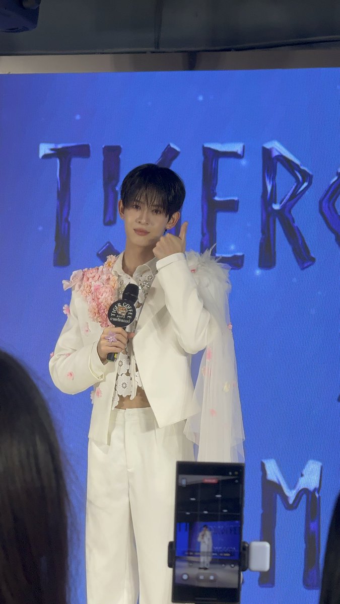 倍儿棒🫰🫰

#TigerCoffeeXJamesSu
#JamesSu