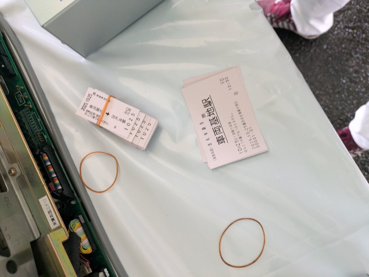 t*a様 車両用信号機 発売発信 on X