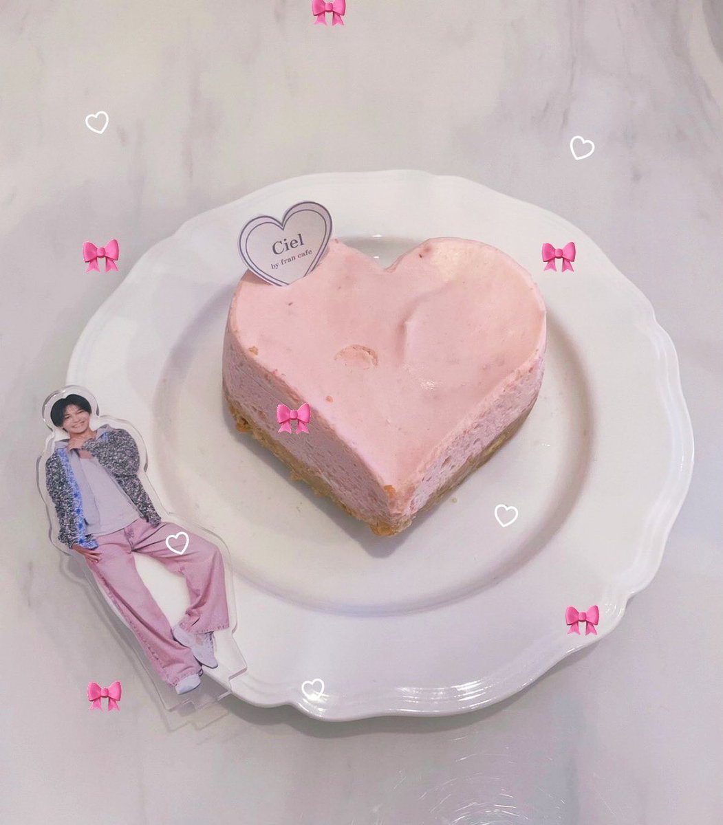 okomechan56's tweet image. 苺のムースケーキでお祝いしたよ〜🍓
堪大さん改めておめでとう( › ·̮ ‹ ) ₊˚✩⊹