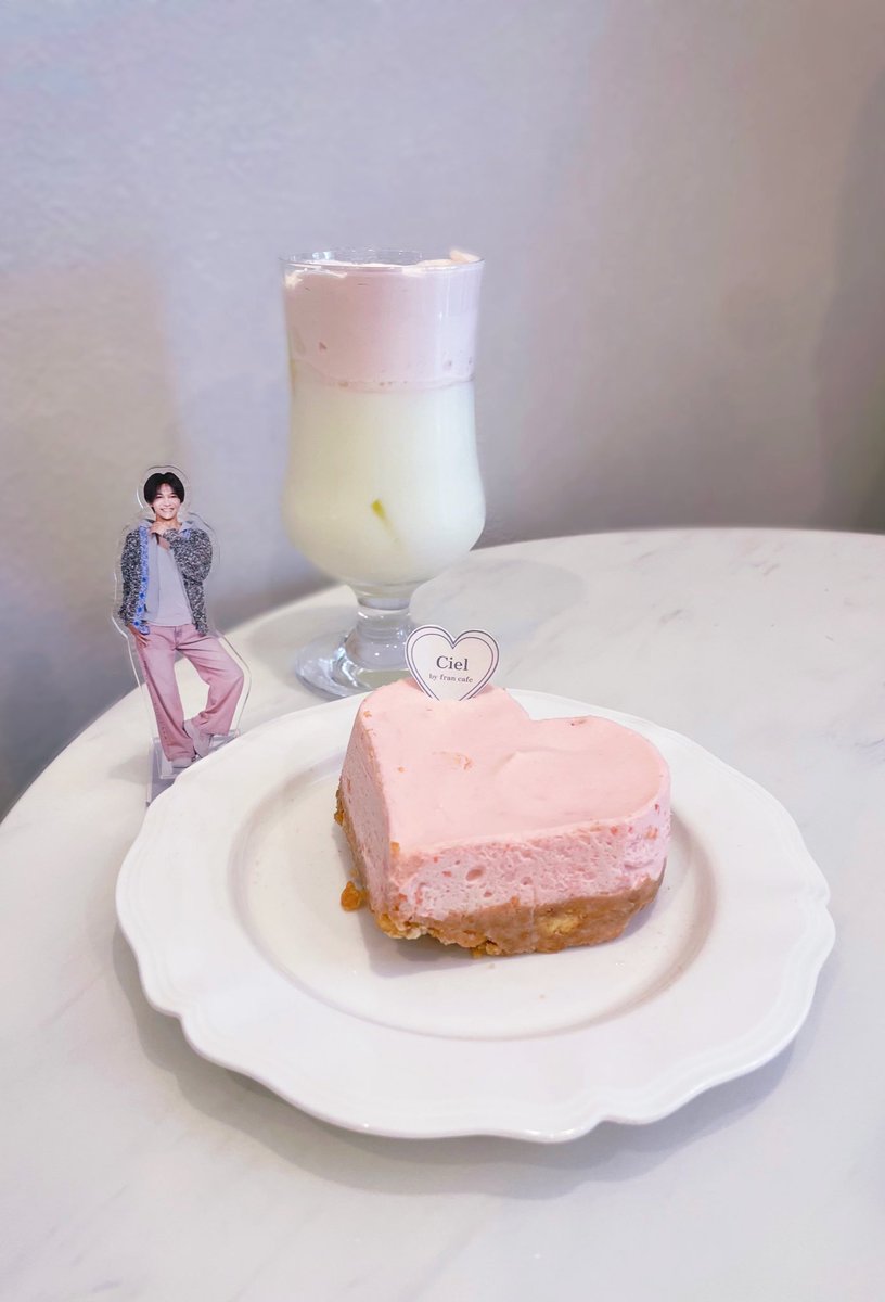 okomechan56's tweet image. 苺のムースケーキでお祝いしたよ〜🍓
堪大さん改めておめでとう( › ·̮ ‹ ) ₊˚✩⊹