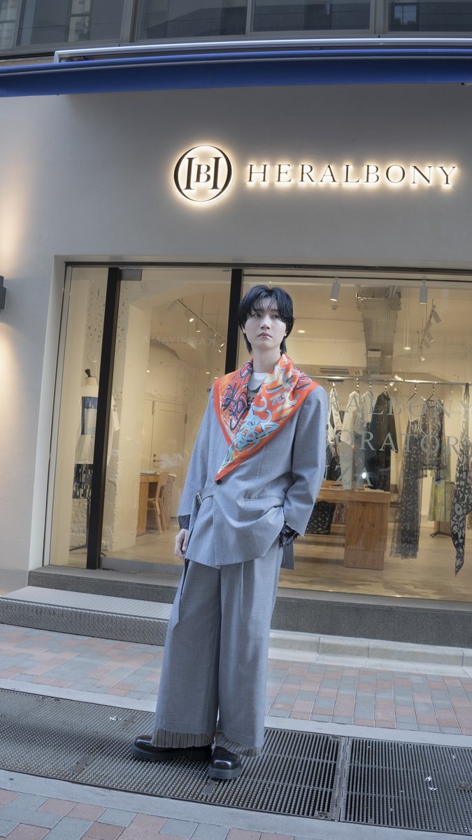 【HERALBONY STANCE FILM #スタンスを着る】
vol.3 俳優・桜田通 <a href="/s__dori/">桜田通</a> インタビュー
“おしゃれ”とは「ぼんやりと生きていないこと」

*******

「おしゃれ」は洋服のことだけじゃない。おしゃれな人は話をしていても面白い。“ぼんやりと生きていない人”なのかもしれません。