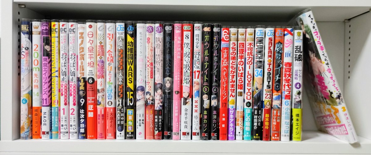 SOKAI_desu's tweet photo. #買った漫画
#漫画好きな人
大分前に購入した本(第二弾)✌️
新しく買った漫画↓
・彼は友達
・悪役令息、好きな人を金で買う
・生きたがりの人狼
・死体担ぎのネム
・人喰いマンションと大家のメゾン
・春の夢を走る君へ
などなど https://t.co/g4ma54iwJb