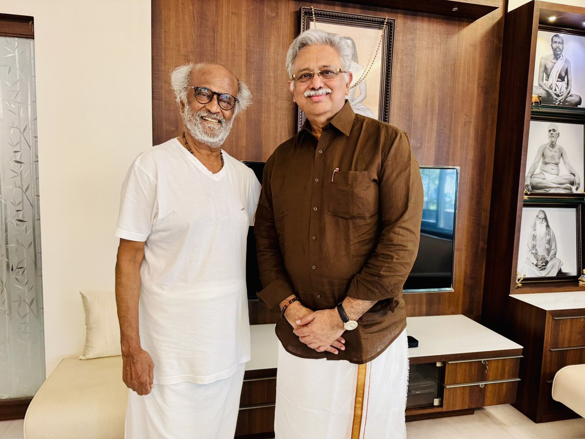 RaArjunamurthy's tweet photo. 🎉 நம் அன்புத் தலைவர் சூப்பர் ஸ்டார் @rajinikanth அவர்களை நேரில் சந்தித்து, தீபாவளி நல்வாழ்த்துக்கள் பகிர்ந்து, அவரது அன்பான ஆசீர்வாதத்தைப் பெற்றது மனதுக்கு மகிழ்ச்சியும் பெருமையும் தரும் தருணம்! 🥳🔥 #ரஜினிகாந்த் #தீபாவளி #சூப்பர்_ஸ்டார் https://t.co/iFoqykzHwN