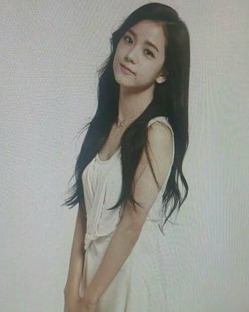Queen_Me0o's tweet photo. Even in her pre-debut days, Jisoo’s visuals were effortlessly stunning,she had that natural elegance and star quality from the very beginning🔥🌹
#JISOO #AMORTAGEBYJISOO #EYESCLOSEDBYJISOOANDZAYN #BLISOO #SOOYAS https://t.co/fB1i0bvAEb