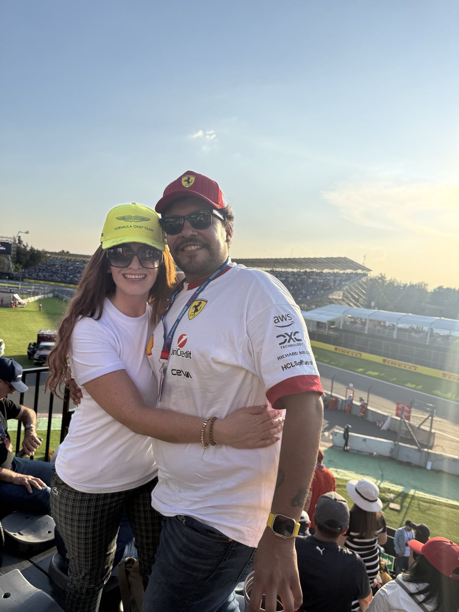 Feermerlos's tweet photo. Viva la magia, viva a quienes creen en la magia y viva el día mágico en el que empezaste a existir 🤍 Feliz cumpleaños amor de mi vida. https://t.co/Dx87u7Kha7