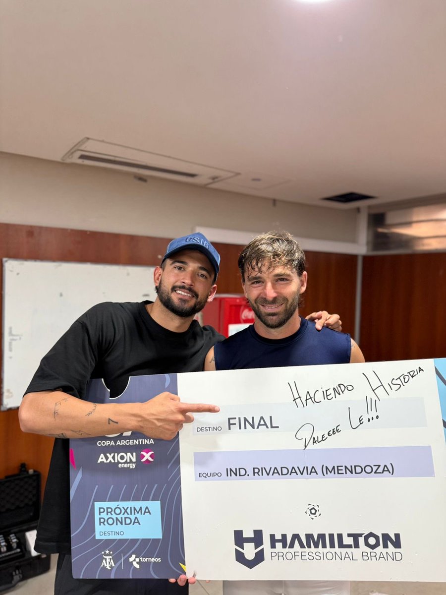 El Kempes, octubre, mi hermano (adentro picándola o afuera alentando), la azul, “del parque vengo” en la popu… que podía salir mal? A este viejito aún le quedan renglones por escribir en el CSIR 😉 nos vemos en la final caudillos!!! simplemente GRACIAS! 💙🥹