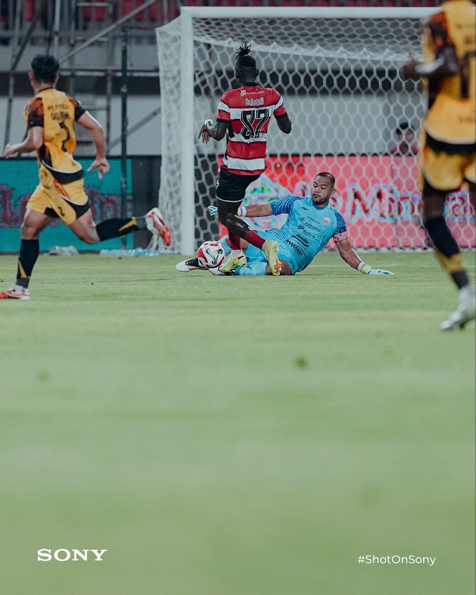 Framed in perfection 📸

Shot on Alpha 9 III with FE 300mm f2.8 GM &amp; FE 16-35mm f2.8 GM II <a href="/SonyAlpha/">Sony | Alpha</a> | #ShotOnSony

#BRISuperLeague #Persija
