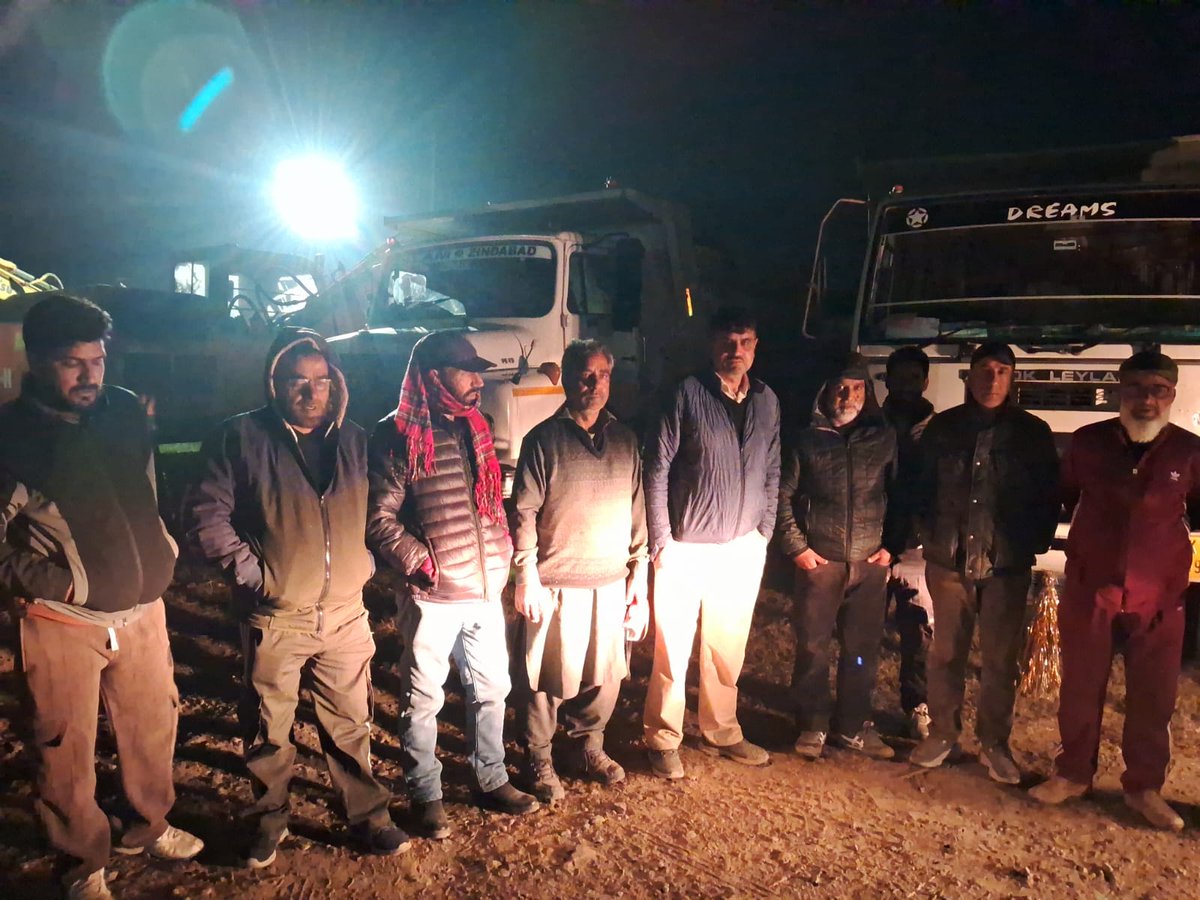 Major Crackdown on Illegal Mining in Pulwama: DMO Leads Decisive Action

Pulwama, October 25:
In a significant move against illegal mining activities, the District Mineral Office Pulwama, under the leadership of Dr. Khurshid Ahmad Dar (DMO Pulwama), conducted a massive operation