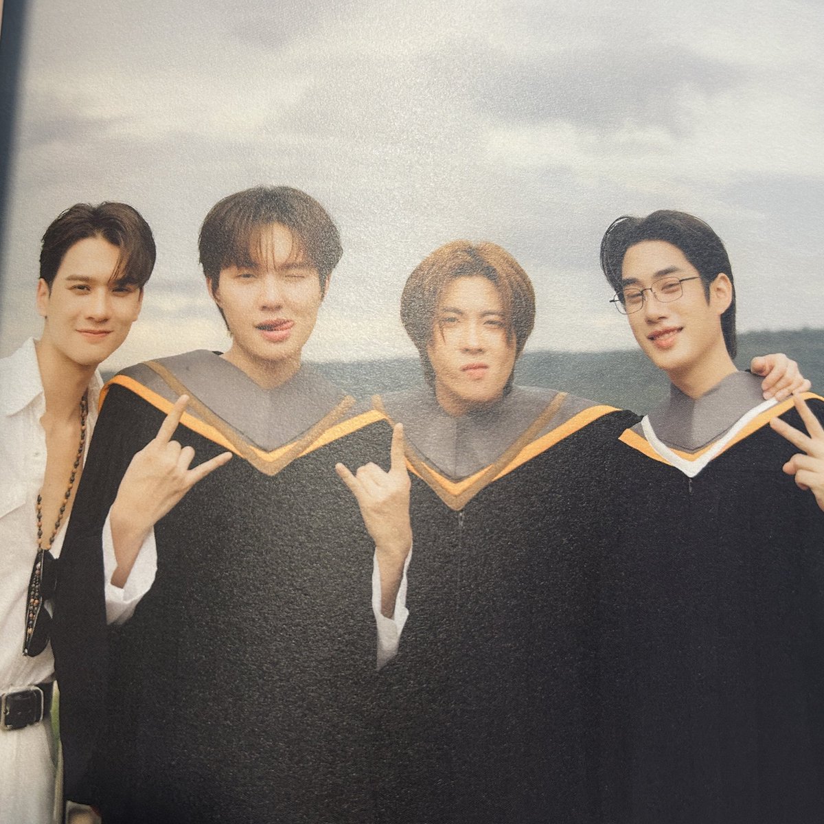 18LKQ's tweet image. พวกแกเรียนจบกันหมดแล้วนิน่า😭😭

#เขมจิราต้องรอดseries