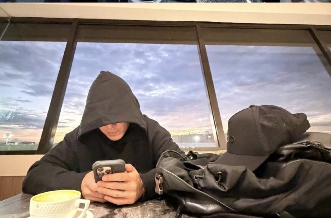 she surely loves to take good stolen photos of him. 🫠