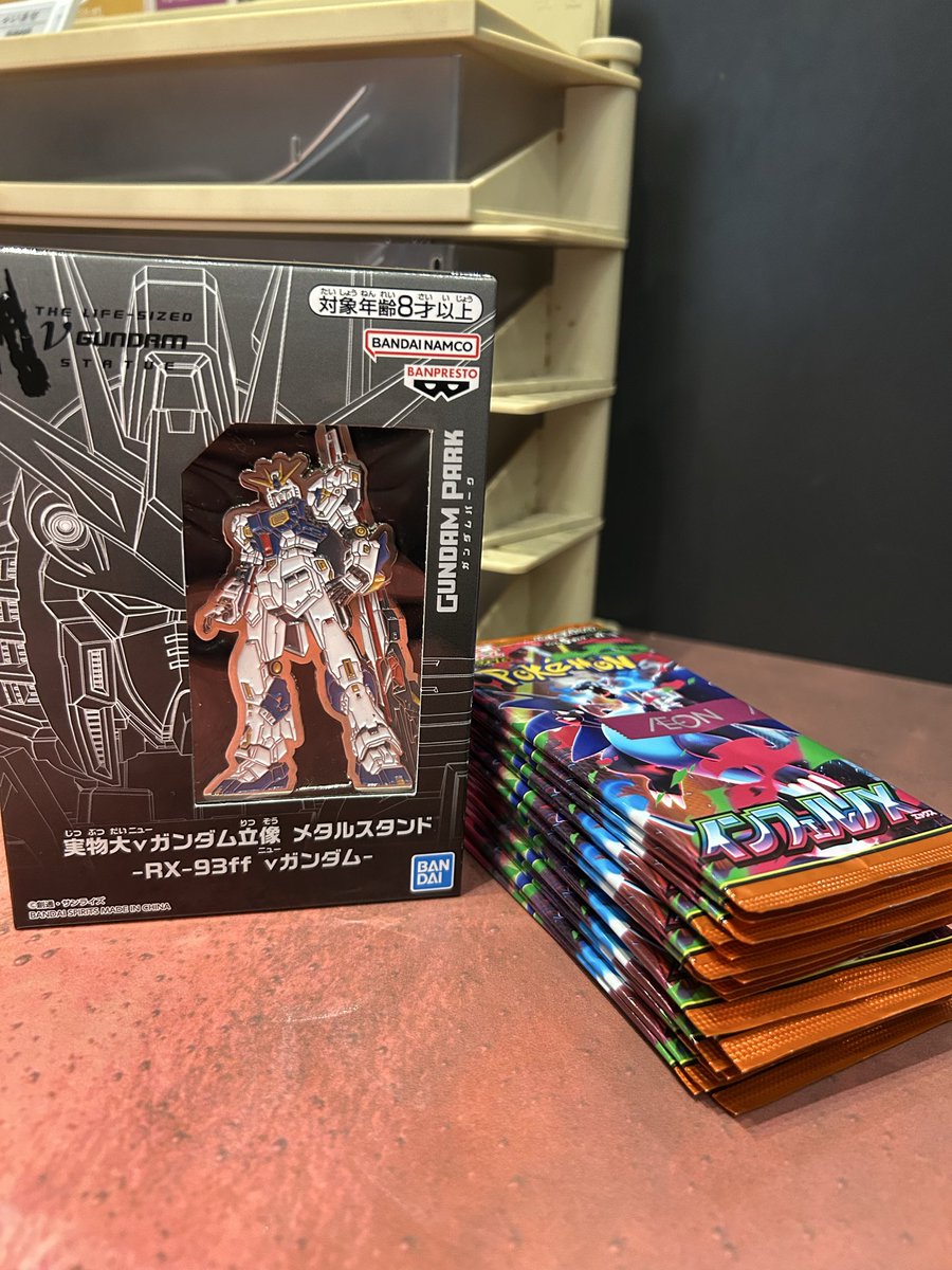 avenger430's tweet photo. 百式買えなかった

のでUFOキャッチャーでνガンダムとポケカゲット https://t.co/t7KoftHWHw