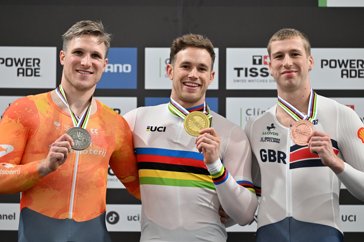 VeloUK's tweet image. BRITISH WORLD CHAMPIONS!!! Track Worlds Day 3 

World Titles for Josh Charlton in the Individual Pursuit and Joshua Tarling in the Points race - GB report
velouk.net/2025/10/25/tra… @SANTINI_SMS #rainbows 

Photos@ @UCI_Track / SW Pix