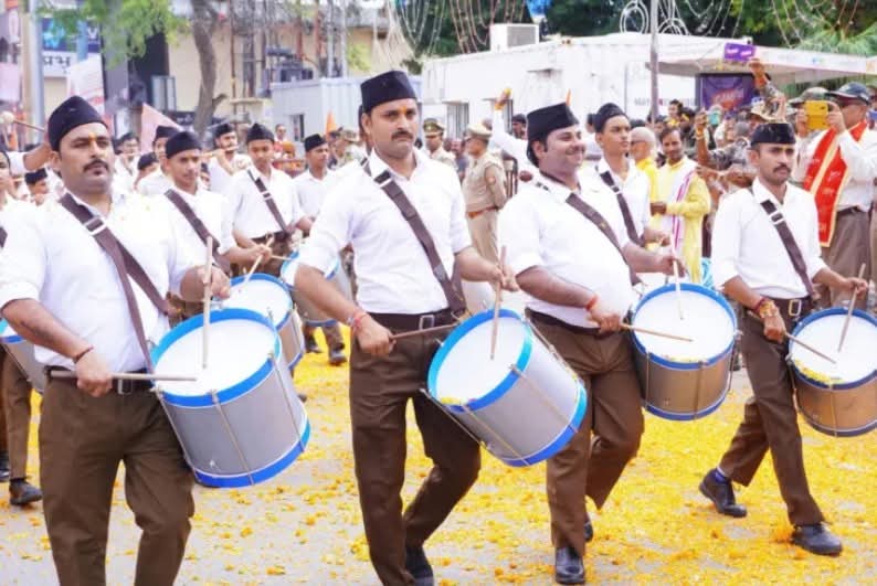 pankajthakkarr's tweet image. राष्ट्रीय स्वंयसेवक संघ सभी को राष्ट्रहित के लिए एक साथ चलने के लिए प्रेरित करता है। चाहे वो किसी भी पँथ, जाति या वर्ग से हो।

राष्ट्र प्रथम 

@PavanRanaRSS @gupta_rekha @Virend_Sachdeva @ashishsood_bjp
#RSS100Years