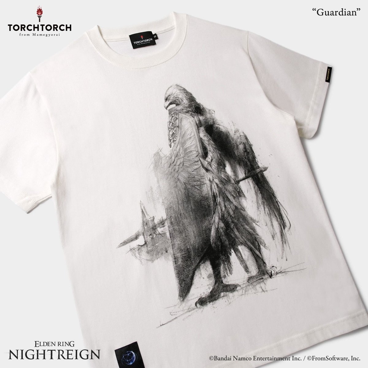 torchtorch_jp's tweet image. 【一般販売開始】
『ELDEN RING NIGHTREIGN』より「守護者」のTシャツが、各店と公式ECサイトに入荷いたしました。鋭いまなざしで精悍に立つ彼の姿を、画家・青木薫氏 @iperuipeが描き下ろし。美しい木炭画で表現された質感の描き分けや空間の奥行きなど、見どころが満載です。torchtorch.jp/product/elden_…