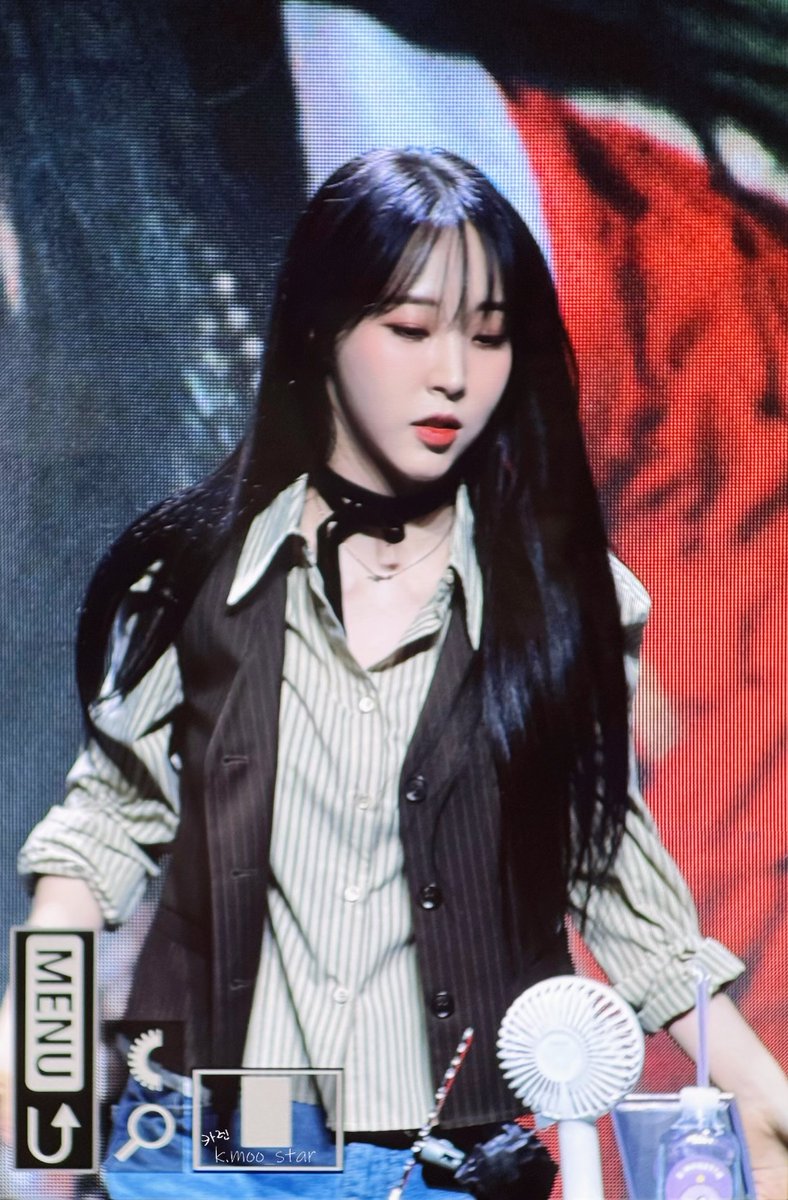 Jacket on &amp; off ver.😌