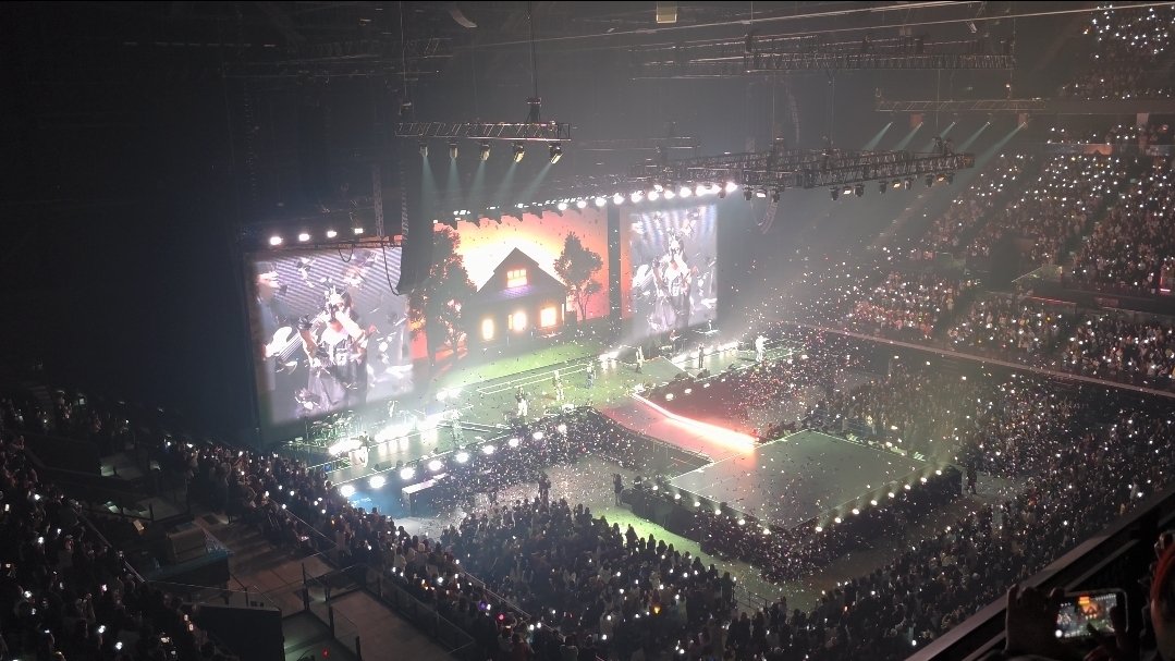 アチズ単コン神戸オーラス🏴‍☠️
ビールと剣をペンラと拳に持ち替え、カリブの海賊並みにぶち上がり🔥
双眼鏡を構える暇なんてあるわけもなく、今は皆さんの投稿で一挙手一投足を追体験中です👀✨