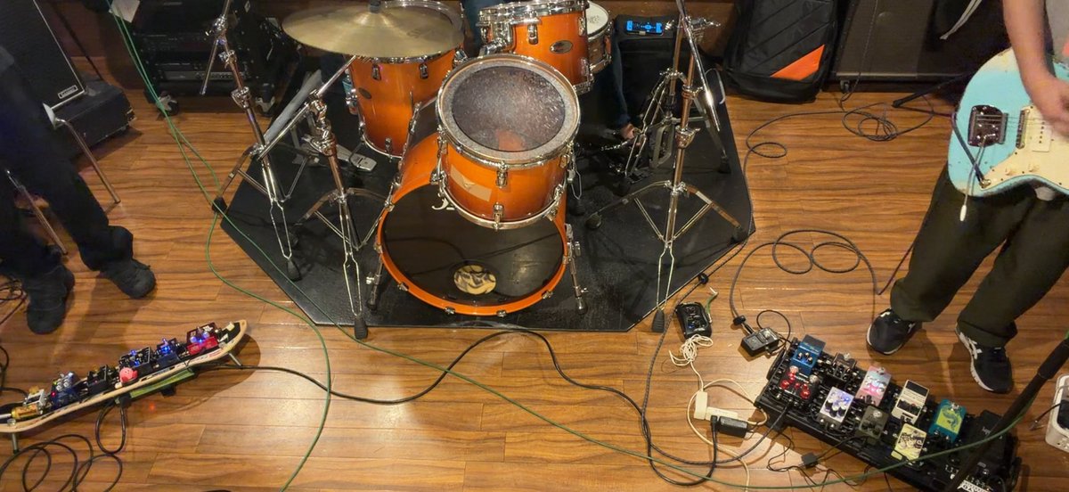 PDM_band's tweet photo. スタジオに入りました⭐️
ペキンダックメーカーズ実に2回目のライブ❗️
ぜってぇ見てくれよな👀👀👀 https://t.co/uml8DRke7V