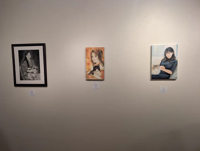 少しだけ立ち寄ってまいりました! 飾ってあるの見れてよかった…!皆さんの作品本当に十人十色の猫と女の子! 17時まで銀座奥野ビル201 【画廊一兎庵】よろしくお願いします #美人画