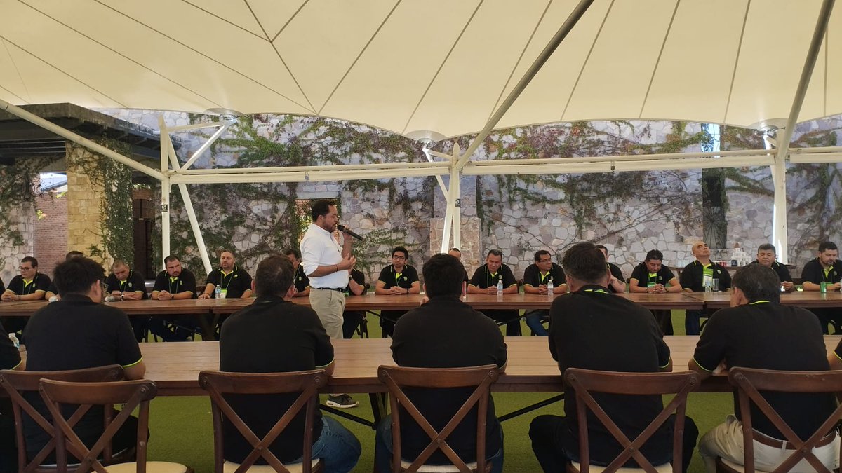 maufonck's tweet photo. "Felicidad es poder hacer lo que amo"  me lo recuerdo cada vez que comparto mi misión con un nuevo grupo. 🫶🏼

💪🏼​¡Gran jornada de trabajo en equipo y propósito, con una de la grandes empresas de este país p!
 
Este fue un momento de la sesión de Team bulding de hoy. https://t.co/40DjwAgV4H