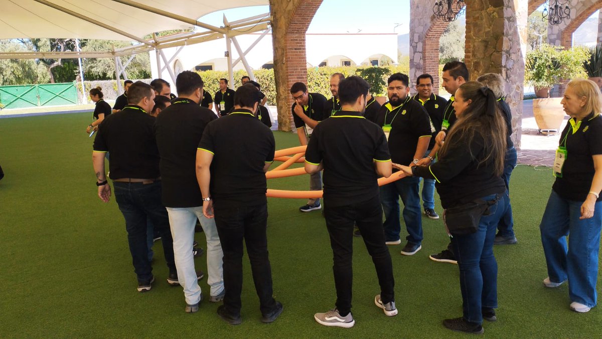 maufonck's tweet photo. "Felicidad es poder hacer lo que amo"  me lo recuerdo cada vez que comparto mi misión con un nuevo grupo. 🫶🏼

💪🏼​¡Gran jornada de trabajo en equipo y propósito, con una de la grandes empresas de este país p!
 
Este fue un momento de la sesión de Team bulding de hoy. https://t.co/40DjwAgV4H