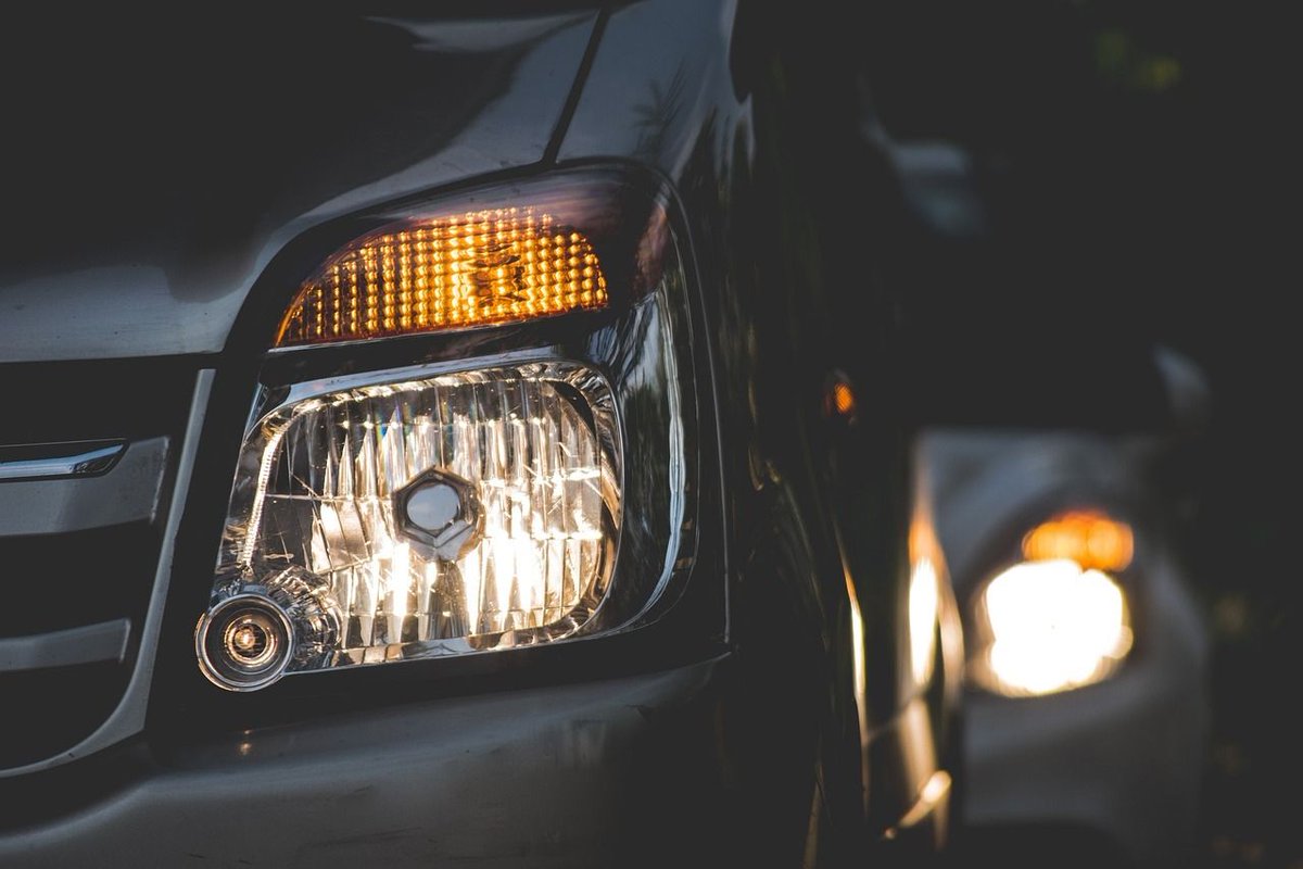 With the clocks changing tonight, it will start getting darker earlier. Motorists, make sure your lights are working, turned on and the lenses are clean.

#BeBrightBeSeen #KentRoadSafety