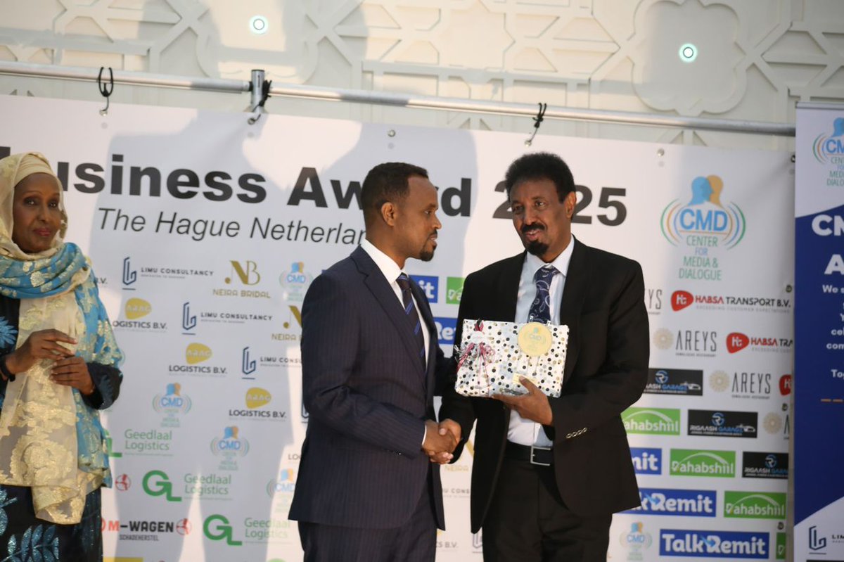RadioMuqdisho's tweet image. At the #CMDAwards 2025 in The Hague, Deputy Information Minister @AdalaAbdirahman joined dignitaries in celebrating the remarkable entrepreneurship and innovation of the Somali diaspora, whose success continues to inspire growth and pride.
#Somalia #TheHague #Diaspora