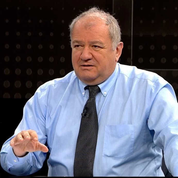 Cem Toker: “Belediyelerin bazı harcamaları kamuyu zarara uğratmak oluyor da, kimsenin uçmadığı ama yüz binlerce yolcu garantili havalimanlarına verilen paralar neden kamuyu zarara uğratmak olmuyor? 

Bu garantileri verenler neden soruşturulmuyor?”