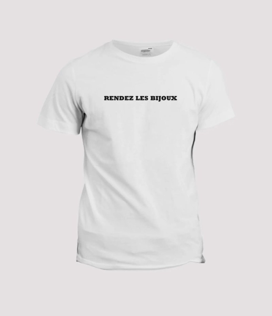 laligneshop1's tweet photo. 🖤 RENDEZ LES BIJOUX.
Un t-shirt, une punchline, une revendication.
Inspiré du braquage du Louvre.

Disponible maintenant sur ma boutique.
Fais passer le message — ou porte-le.

#rendezlesbijoux #streetwear #modeengagée #braquagedulouvre #tshirtdesign #cultureurbaine https://t.co/GxhODQAtWj