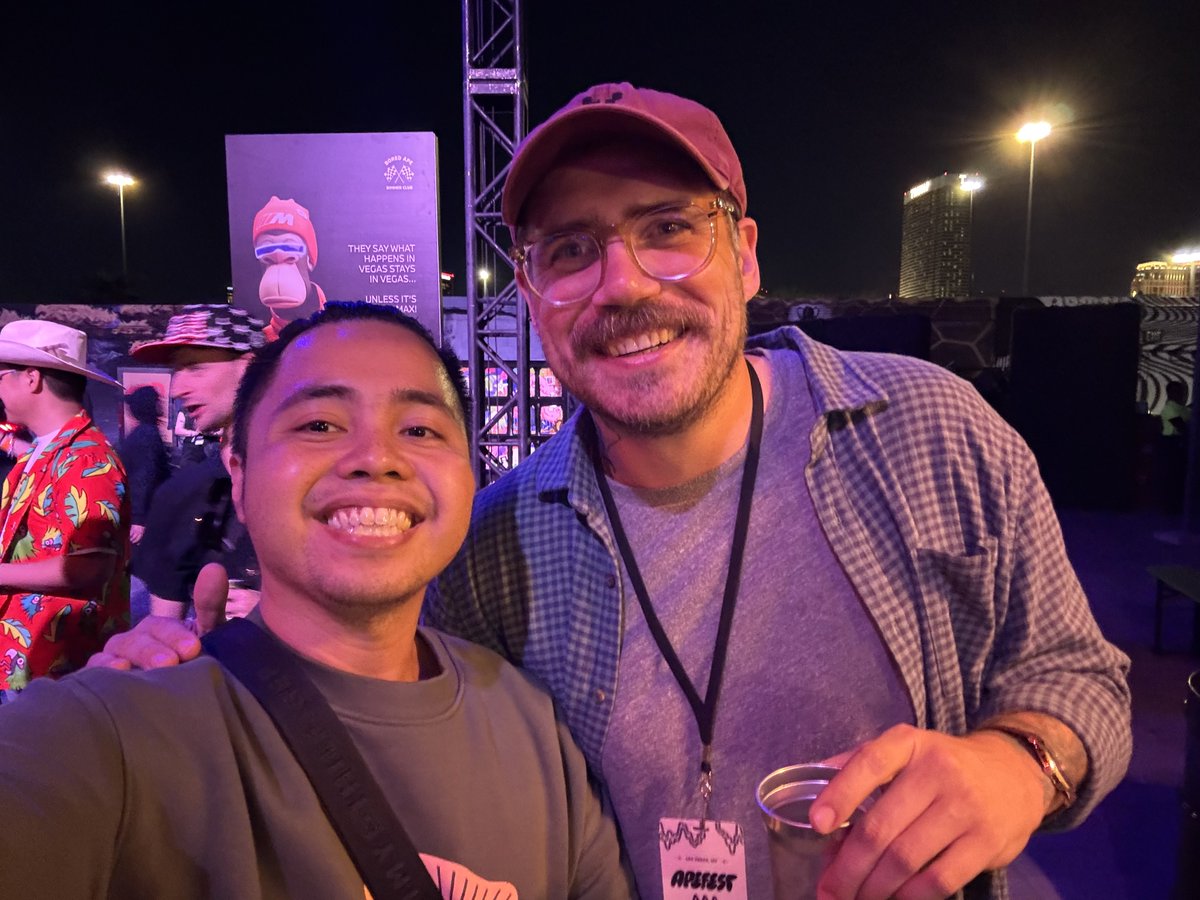 Highlight of ApeFest: <a href="/GordonGoner/">GordonGoner (Wylie Aronow) 🍌</a> is here

So happy to see you again, Apeman! 🦍