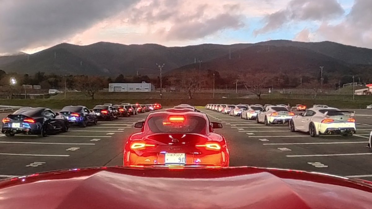 dai_101_'s tweet photo. スープラ全国ミーティングのパレードランの様子を、YouTubeで動画公開致しました🚗🚗🚗💨
ルーフにカメラを取り付け✊🏻
動画の21分くらいがスタートです😊

スープラオーナー様がリポストして頂けると嬉しいです🥹
ご視聴よろしくお願い致します🙇‍♂️🙇‍♂️🙇‍♂️ https://t.co/q4EvwnZt26