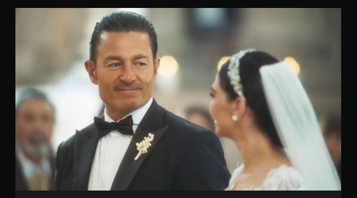 paobel1606's tweet photo. Mi Leonel y Alba uniendo sus vidas ante Dios.
Extrañaré con el alma esta pareja, me tenían alborotada durante estos meses y sin duda alguna fueron la pareja dinamita mis #LeonAlba
#FernandoColunga el rey de las telenovelas presente en #Amanecer
@AmanecerTvOf
@Univision https://t.co/ExfKSl8rjF