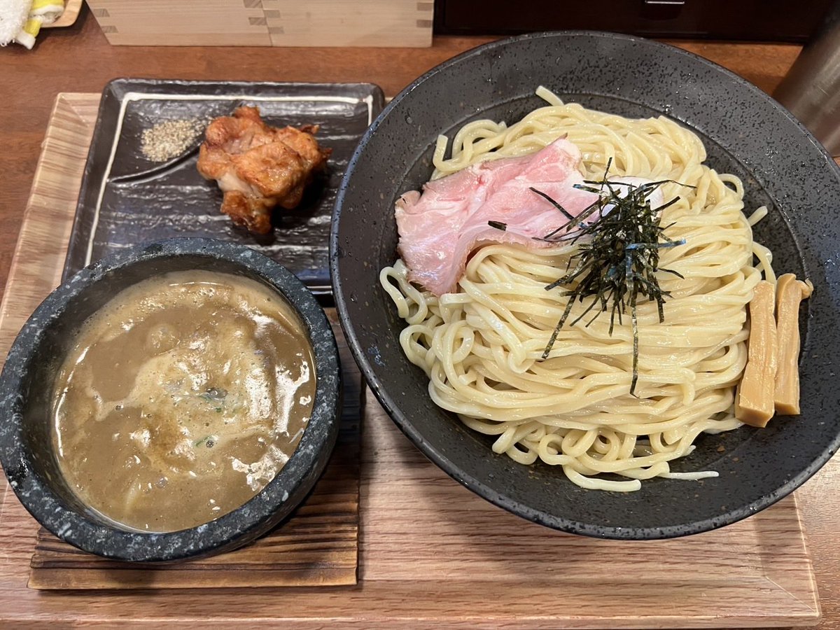 szkicbr's tweet photo. @encore__lino 全粒粉の太麺いいね🍜
自分も昨日つけ麺食べたよ。 https://t.co/YKXUINvd2n