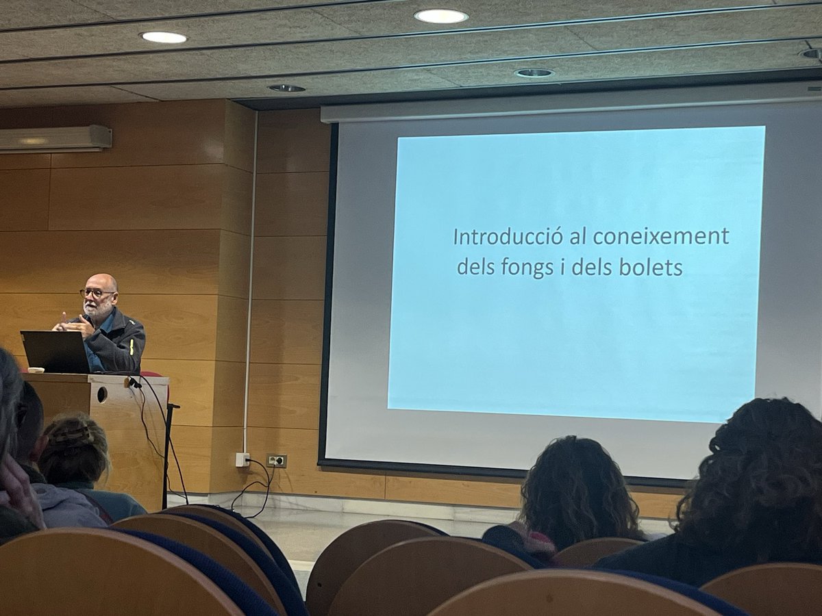 Biblioteca Ramon Vinyes i Cluet tweet media