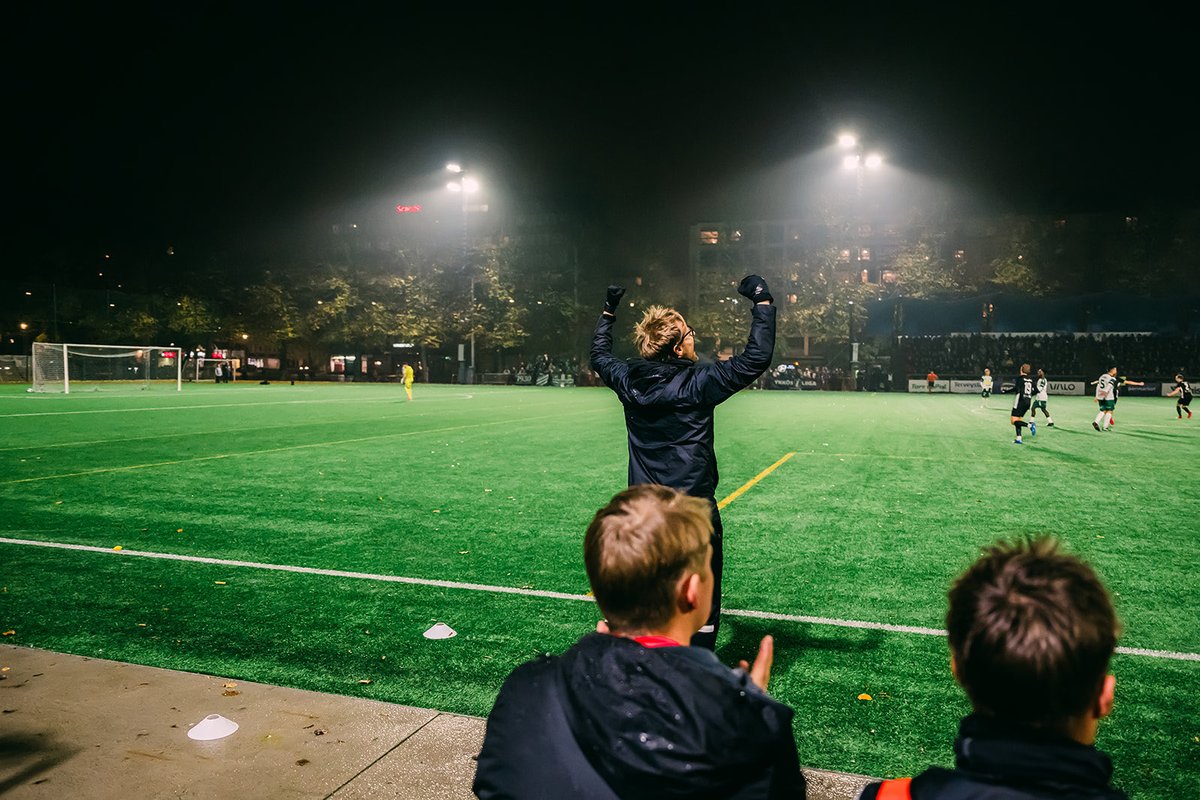 Mennään vuoteen 2024. Brahen kenttä, Helsingin Kallio.
Viime vuoden karsinnat olivat upeat ja kuvat vuoden takaa muistuttavat myöskin niistä📸

Eiköhän tehdä tästäkin viikonlopusta KäPan osalta muistettava👏🏻 Nähdään Bragulla sunnuntaina🏟️

Ennakkoliput: Lippu.fi 🎟️