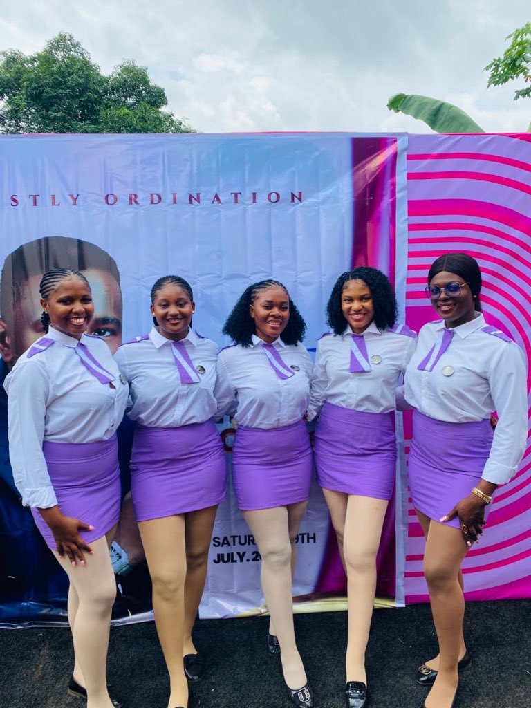 Decharmzyushers's tweet photo. Weddings hit different when @Decharmzyushers are in charge🥰 book a date with us now. You can’t do it alone 📞 08102439916
#Decharmzyushers https://t.co/lkzoTXPPK8